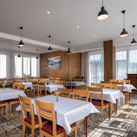 - Turisticke Hotel *