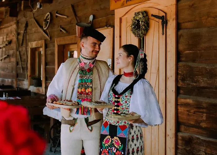 - Turisticke